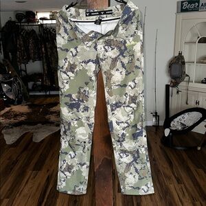 Women’s camo pants